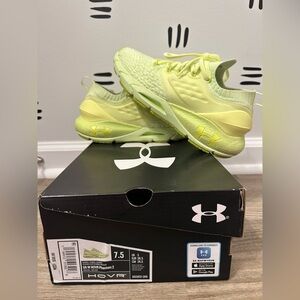 Women’s Under Armour shoes, size 7.5